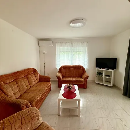 Laura Апартаменты *